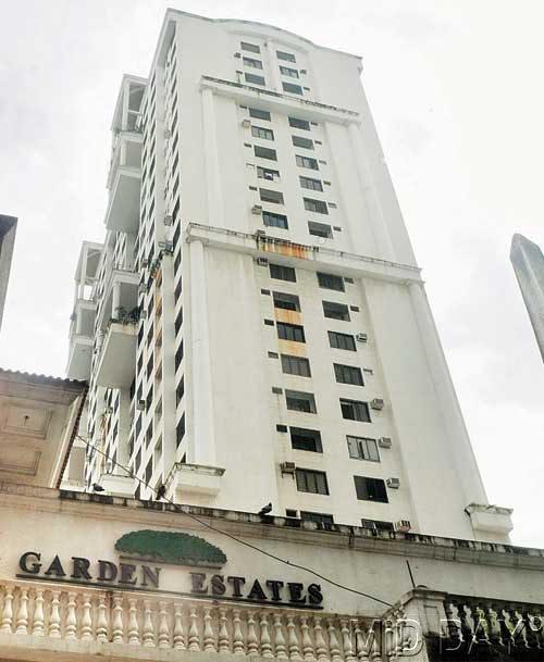 Garden Estate (Goregaon Link Road): This particular place can easily be called a star building as it occupies the maximum number of actors in the industry. While Ranveer and Konkona Sen Sharma moved out of their house and shifted to Versova, some of those still staying here are Rajat Kapoor, Ravi Kishan, Vinay Pathak, Deepak Tijori, Yash Tonk, Chavi Mittal, Hansal Mehta, Shweta Bharadwaj, Akhilendra Mishra, Aditya Lakhia, Sonu Walia and Babul Supriyo.