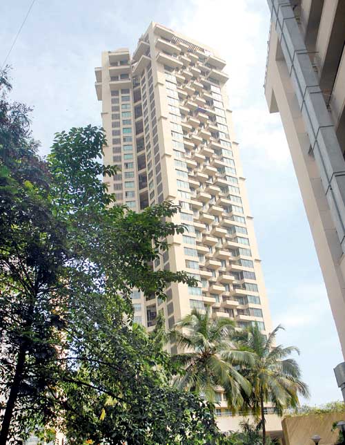 Oberoi Springs (Andheri Link Road): It seems to be one complex where many Bollywood personalities have rented or bought houses. Kangana Ranaut, Akshay Kumar, Hema Malini and Bobby Deol have invested in flats in the complex. South star Dhanush, Esha Gupta, Yaami Gautam, Hansika Motwani, Claudia Ciesla and Ayushmann Khurrana also have flats here.