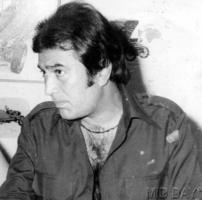 Rajesh Khanna: The affluent Rajesh Khanna had a struggle of a different kind. He approached filmmakers in his own MG sports car!