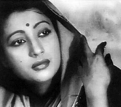 Suchitra Sen is the first Bengali actress to win an international film festival award. She won the Best Actress award for Saat Paake Bandha at the 1963 Moscow film festival.