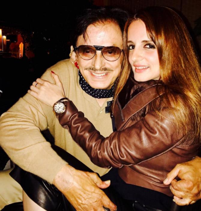 Sussanne Khan's father Sanjay Khan, a prominent actor in the 80s, is of mixed Afghan and Iranian descent, while her mother Zarine, known for Tere Ghar Ke Samne (1963) and Ek Phool Do Mali (1969), comes from a Parsi family.