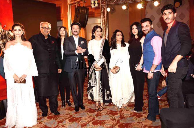 (L-R) Sonam Kapoor, Boney Kapoor, Rhea Kapoor, Anil Kapoor, Sridevi, Sunita Kapoor, Maheep Kapoor, Sanjay Kapoor and Mohit Marwah make for a complete family portrait.