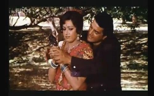 According to another tale, during the shooting of the romantic scenes between Dharmendra and Hema, the former would pay the light boys to spoil the shot so that he could have many retakes with the actress and get to spend more time with his 'dream girl'.