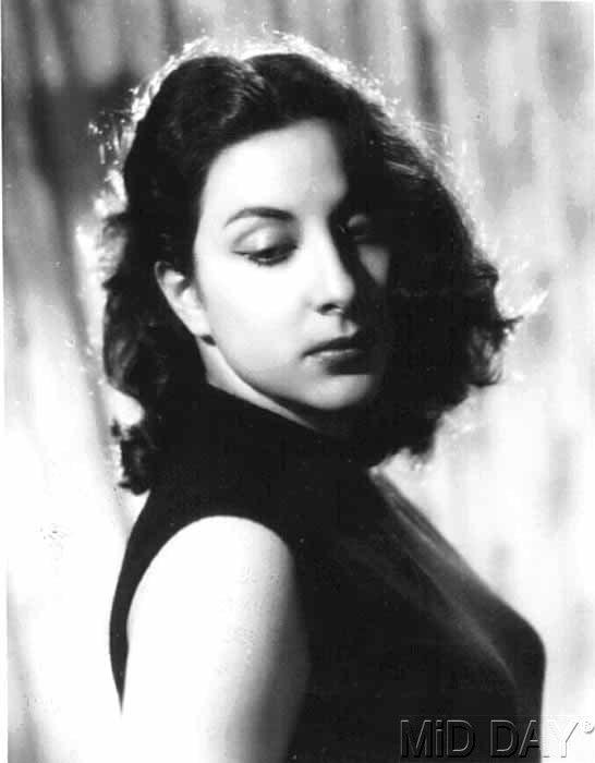 Rare, unseen pictures: Remembering Nargis Dutt on her 93rd birth ...