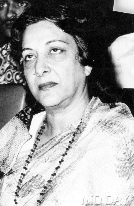 A visibly-ill Nargis, during the days she was battling cancer. She succumbed to the illness on 3rd May 1981. The Nargis Dutt Memorial Charitable Trust (NDMCT) was started by Sunil Dutt in her memory.