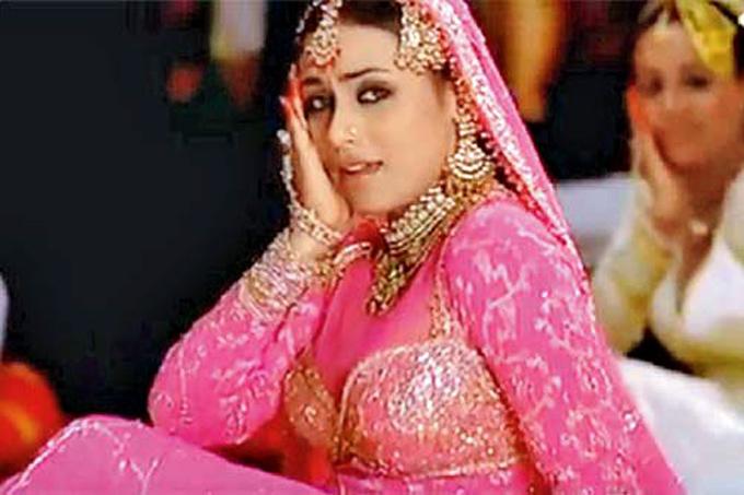 Mangal Pandey: The Rising (2005): Rani Mukerji managed to bring her own charm to the screen in the song 'Tumhari adaaon pe main vaari vaari'.