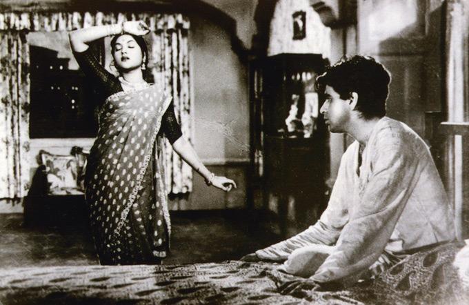 Devdas (1986): Vyjayanthimala set the ball rolling with her courtesan act in Bimal Roy's 'Devdas' (1956), especially with 'Ab aage teri marzi'.
