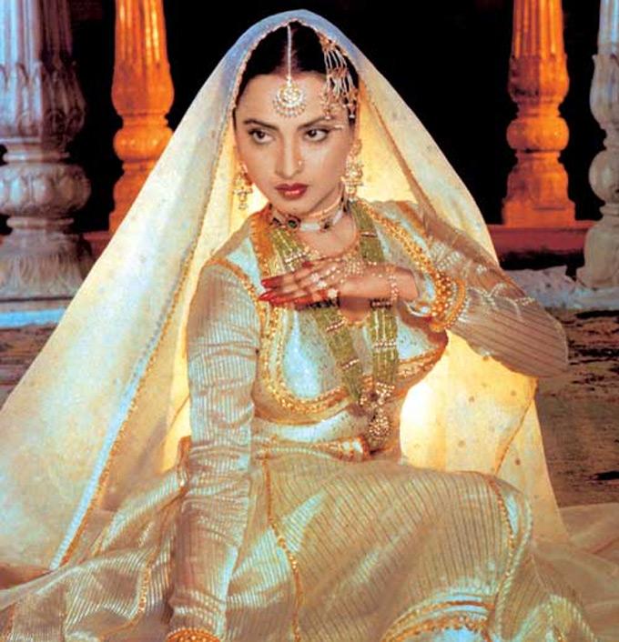 Umrao Jaan (1981): In the original 'Umrao Jaan' (1981), critics and audiences both surrendered to Rekha in the songs 'Dil cheez kya hai' and 'In aakhon ki masti'.