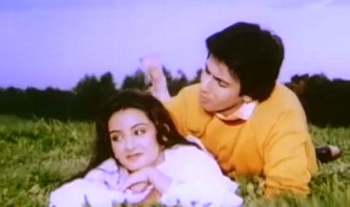 Faasle (1985): This 1985 Yash Raj flick marked the debut of Farha Naaz and Rohan Kapoor's son of singer Mahendra Kapoor. Faasle, which dealt with the issue of a generation gap, had a grand star cast, which included Sunil Dutt, Rekha, Farooq Shaikh and Deepti Naval, but was a massive box-office disaster.