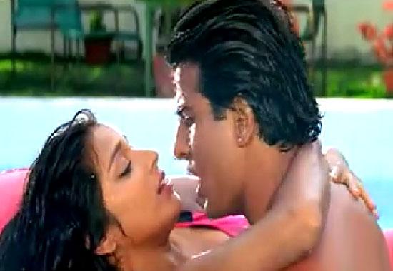 Jaan Tere Naam (1992): Now a popular face on television, Ronit Roy entered Bollywood with this 1992 college romance. His heroine in the film was also a debutant named Farheen, who is now married to ex-cricketer Manoj Prabhakar.
