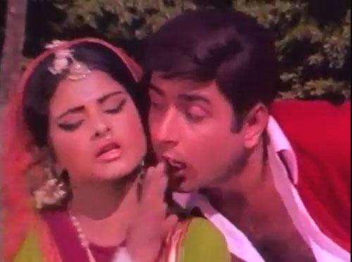 Sawan Bhadon (1970): The 1970 family drama saw a completely naive Rekha making her debut opposite Navin Nischol, a gold medallist from the Film and Television Institute of India (FTII).