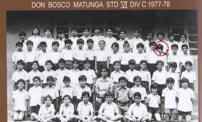 The boy circled in red is Akshay Kumar! Did you guess it right?