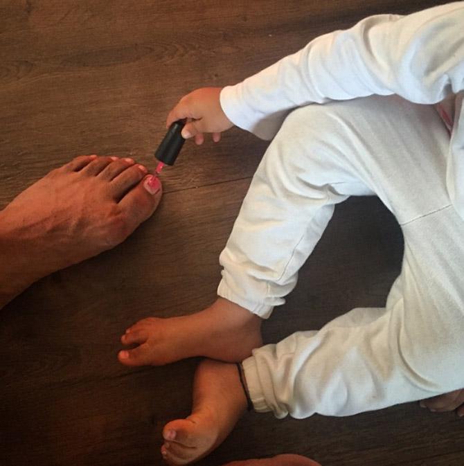 This photo of Nitara applying nail polish to doting daddy Akshay Kumar made our hearts melt!