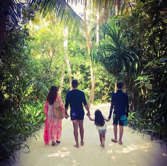 Isn't this a lovely photo of Akshay Kumar, Twinkle Khanna, Aarav and Nitara? Picture perfect, we say! This was taken during one of their vacations in Africa