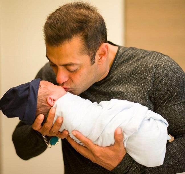 Salman Khan shared the first picture of Ahil where he showered his little nephew with loads of love and affection in this picture.