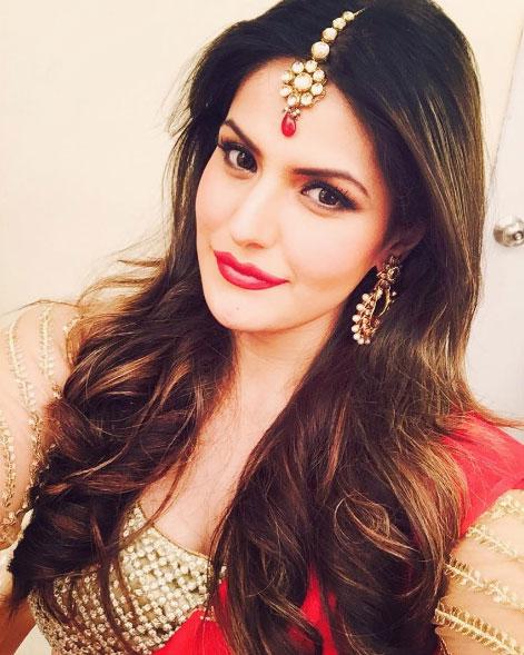 Here's wishing a very happy birthday to Zareen Khan!