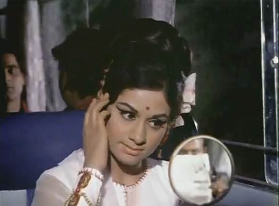 Aruna Irani: The actress, who played elderly characters on television, was a popular vamp in the '70s. At the same time, she played the leading lady in Bombay To Goa (1972) and Garam Masala (1972). However, her career as a leading lady never took off. Like Kumar, she also became a superstar in Gujarati cinema, in fact, their pairing was most popular at one point. As far as Bollywood is concerned, she was confined to supporting roles.