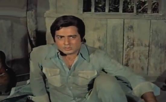 Navin Nischol: The late actor is most remembered for playing the caring elder brother in 90's sitcom Dekh Bhai Dekh. But he actually began his career as a lead star, and on a promising note with hits like Sawan Bhadon (1970) and Buddha Mil Gaya (1971) before turning to character roles.