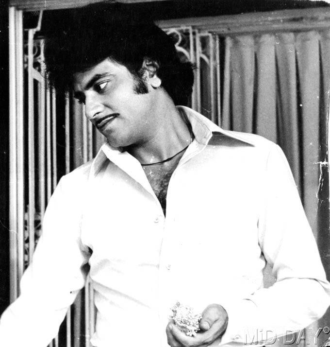 Even though he was popular as the dancing star, Jeetendra did a number of restrained roles in Gulzar's films - namely Parichay (1972), Khushboo (1975) and Kinaara (1977).