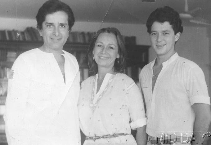 In the year 1958, he got married to Jennifer Kendal. The couple acted in a few films produced by Merchant Ivory productions. Shashi lost his wife Jennifer Kendal to cancer in the year 1984. His wife's death was a real blow to Shashi Kapoor and he stopped taking care of himself. Pictured: Shashi Kapoor with his wife Jennifer and son Kunal Kapoor