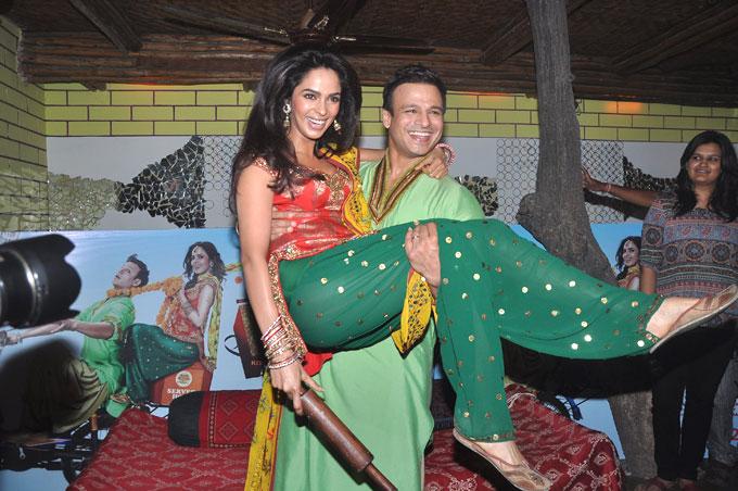 Vivek's ghostly talk: On a night shift, between 10 pm and 5 am, at the Kamalistan Studios, Vivek Oberoi executed his plan of scaring Mallika Sherawat when the two were shooting together for a film. Vivek started discussing the marriage of Kamal Amrohi and Meena Kumari in front of all the crew members. He started narrating to the crew how Meena Kumari's ghost is still believed to roam through the halls of the studio and how many people have spotted her spirit. Mallika got really scared. Vivek even cooked up some story about a haunted tree on the sets to scare Mallika even further. So much so that the actress freaked out and even asked director Sachin Khanduri to remove the tree from the sets and replace it with a new one.