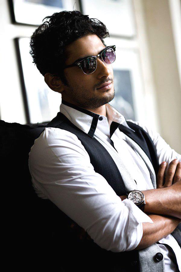 When Prateik was interviewed: It doesn't take much to pull a prank on Prateik Babbar. RJ Siddharth Kannan recently had the honour of doing just that. When Prateik was on Siddharth's show, he mistook a staffer for singer Mohit Chauhan. Siddharth then cashed in and told the actor that 'Mohit' wanted to interview him. In the hilarious interview that followed, Prateik made many confessions, including telling the staffer that he was a big fan of his and loved his music. He even made Mohit's lookalike sing him a tune. When the joke had gone on for too long, Sid burst out laughing and told Prateik about the prank. A zapped Prateik couldn't believe what had just happened. But he was sporting enough to see the humour in the situation.