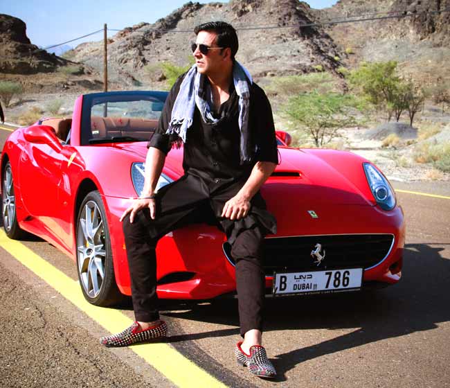 A few years ago, Akki had been shooting non-stop for Nikkhil Advani`s `Patiala House` at Mehboob Studios. During an action scene, he strained his back, which caused him immense pain. The actor, who has a reputation with producers as being a no-hassles actor and for shooting despite injuries or ailments, had to cancel the shoot for once. Khiladi Kumar also picked up an injury while shooting for Sajid Nadiadwala`s `Housefull` (2010) at the Goregaon Sports Complex. The actor injured his right eardrum and it started bleeding but he insisted on finishing the day`s work. Akshay Kumar survived a freak accident while shooting for the song `Tung Tung Baje` on the sets of the Prabhudheva directorial `Singh Is Bliing`. The scene required Akshay Kumar to jump through a ring of fire. Akshay pulled off the stunt during rehearsals, but mistimed his jump in the final take. He battled frantically with the flames before the crew rushed to his rescue. A few years ago, Akki had been shooting non-stop for Nikkhil Advani`s `Patiala House` at Mehboob Studios. During an action scene, he strained his back, which caused him immense pain. The actor, who has a reputation with producers as being a no-hassles actor and for shooting despite injuries or ailments, had to cancel the shoot for once. Khiladi Kumar also picked up an injury while shooting for Sajid Nadiadwala`s `Housefull` (2010) at the Goregaon Sports Complex. The actor injured his right eardrum and it started bleeding but he insisted on finishing the day`s work. Akshay Kumar survived a freak accident while shooting for the song `Tung Tung Baje` on the sets of the Prabhudheva directorial `Singh Is Bliing`. The scene required Akshay Kumar to jump through a ring of fire. Akshay pulled off the stunt during rehearsals, but mistimed his jump in the final take. He battled frantically with the flames before the crew rushed to his rescue.
