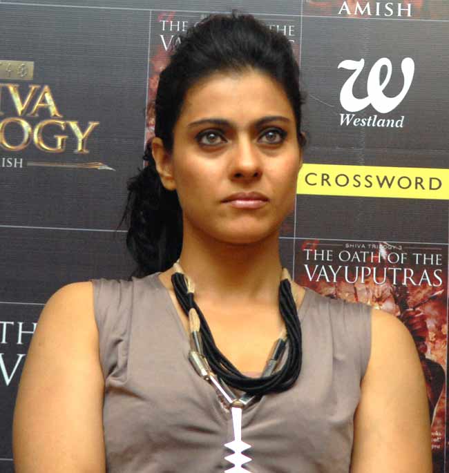 Kajol suffered a very painful injury during a dance sequence in `U, Me Aur Hum` (2008). However, the sprained ankle didn`t keep her from completing the song. Kajol suffered a very painful injury during a dance sequence in `U, Me Aur Hum` (2008). However, the sprained ankle didn`t keep her from completing the song.