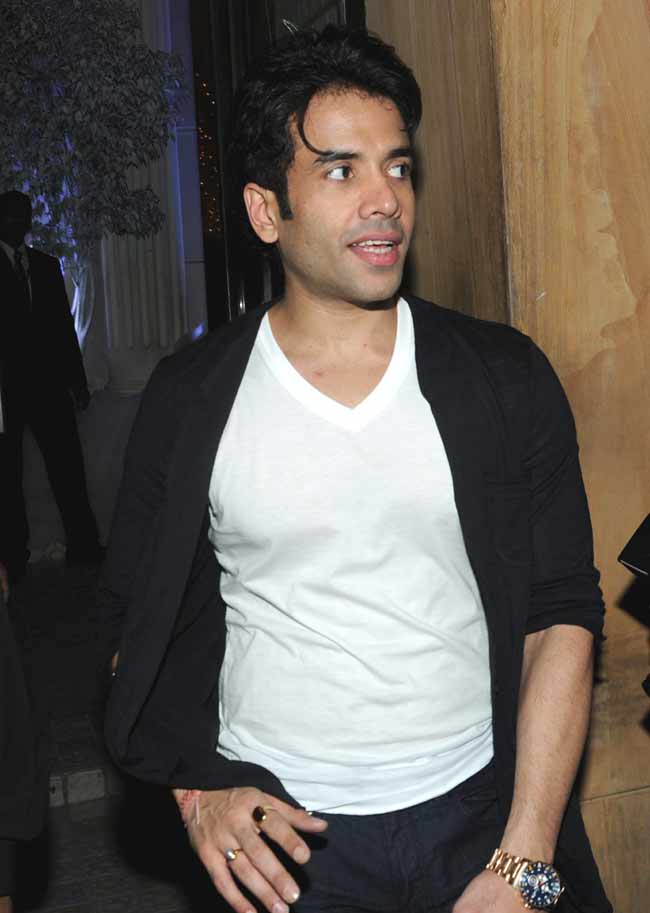 Another injured star on the sets of `Shootout At Wadala` (2013). Tusshar Kapoor suffered an injury while filming an action sequence in Belapur. The chase sequence had Sonu Sood`s guys on Tushki`s heels, following which, the latter escapes in a jeep. However, while the shot was okayed, Kapoor suffered an injury and had to be rushed to a local doctor. Another injured star on the sets of `Shootout At Wadala` (2013). Tusshar Kapoor suffered an injury while filming an action sequence in Belapur. The chase sequence had Sonu Sood`s guys on Tushki`s heels, following which, the latter escapes in a jeep. However, while the shot was okayed, Kapoor suffered an injury and had to be rushed to a local doctor.