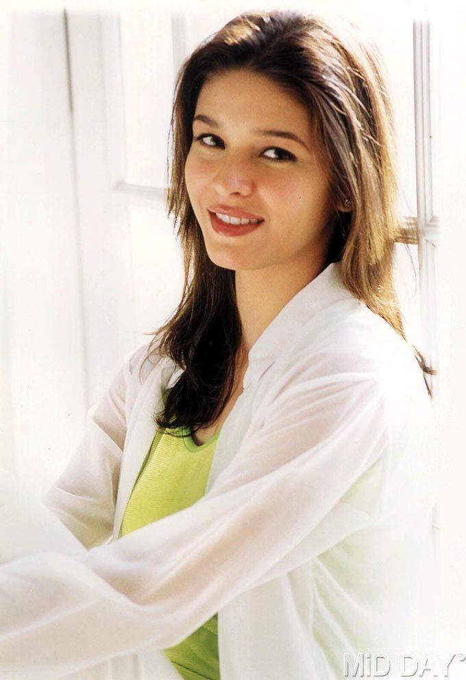 Raageshwari: One of the most prominent female pop singers, Raageshwari was having a good run when she was diagnosed with Bell's Palsy in 2000. She made a comeback in 2006, but could not regain her popularity. Popular songs: Ta Ta Ra Ri Ra Ra (album Duniya), Pyaar Ka Rang (album Pyaar Ka Rang), Y2K: Saal Do Hazaar (album Y2K: Saal Do Hazaar).