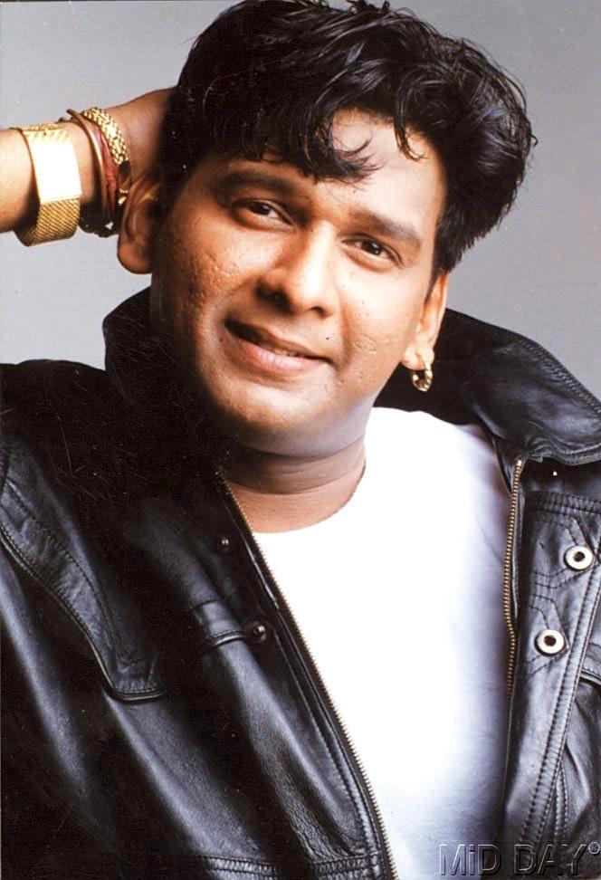 Vinod Rathod: In recent times, the only work of note to his credit is singing the title track of the two Munnabhai films. Till a decade and a half back though he was much in demand for his soothing voice. Popular songs: Romeo Naam Mera Chori Hain Kaam Mera, Aisi Deewangi Dekhi Nahi Kahi, Koi Na Koi Chahiye Pyar Karne Wala, Nayak Nahin Khalnayak Hoon Main, Ae Mere Humsafar, Kitabein Bahut Si, Chupana Bhi Nahin Aata.