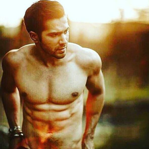 589px x 587px - Varun Dhawan`s pictures flaunting his abs will leave you drooling!