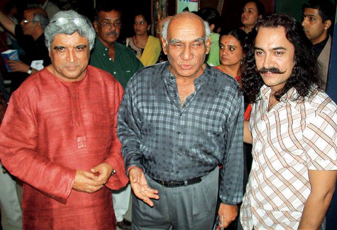 Yash Chopra with Javed Akhtar and Aamir Khan. The filmmaker directed Aamir in the dud Parampara (1993).
