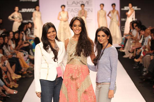 Lisa Haydon with designer duo Monica and Karishma