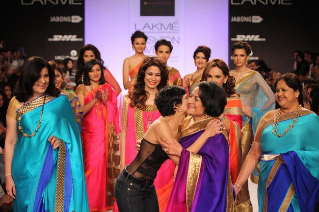 Mandira Bedi kisses mom Gita