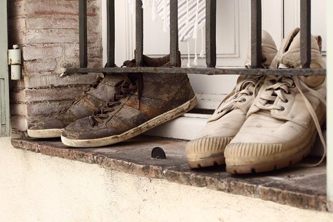 Once you are done removing the damp mud, dry your shoes thoroughly before placing them back in the shoe cabinet/box as the moisture will attract fungus which will again ruin it and will give off a terrible smell. So give your shoes enough time to breathe back to life. Once you are done removing the damp mud, dry your shoes thoroughly before placing them back in the shoe cabinet/box as the moisture will attract fungus which will again ruin it and will give off a terrible smell. So give your shoes enough time to breathe back to life.
