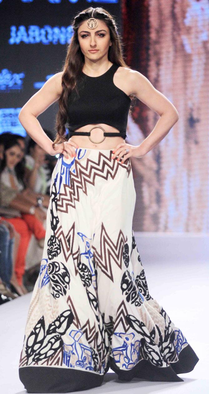 Soha Ali Khan walked the ramp for Babita Malkani