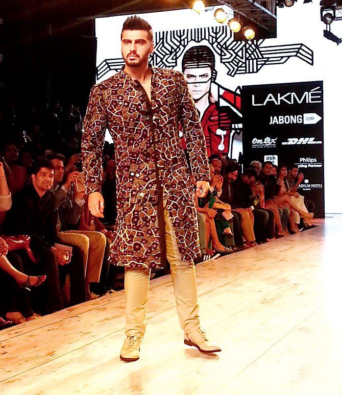 Arjun Kapoor walked the ramp for designer Kunal Rawal. Pic/Satyajit Desai
