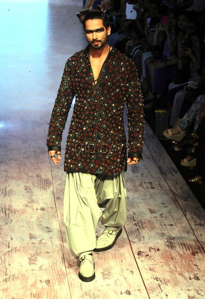 Shahid Kapoor walked the ramp for Kunal Rawal