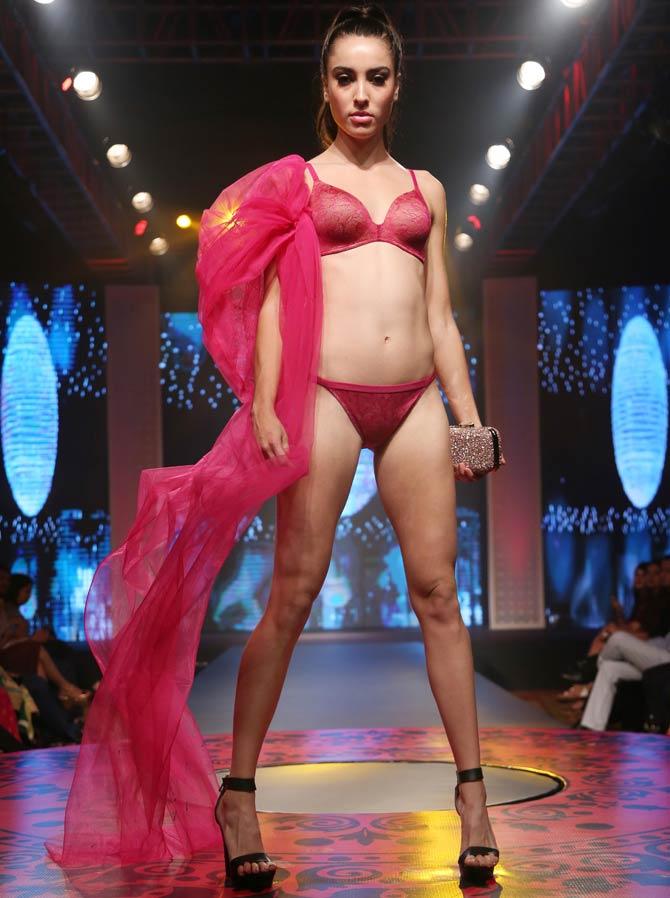 A model poses on the ramp. Pic/Yogen Shah