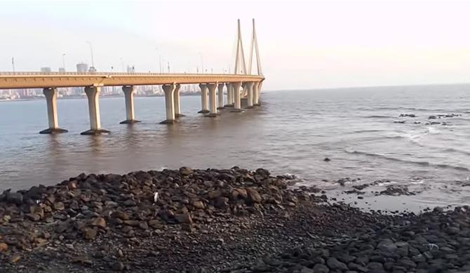 Bandra Bandstand: If you are looking for a location that is a mix of natural and manmade wonders, then this is the ideal pick for you. Bandra Bandstand brings just in the perfect ambience. Pic/YouTube 