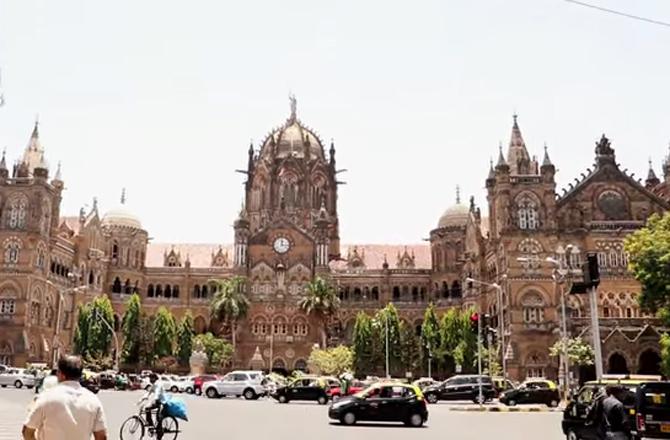 Chhatrapati Shivaji Maharaj Terminus: This iconic structure is also one of the most favoured pre-wedding shooting locations for photographers in Mumbai. To escape the crowd and hustle-bustle, opt for an early morning shoot near CSMT in South Mumbai. Pic/YouTube 