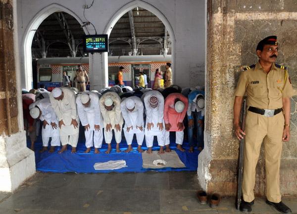 Namaz at bandra west today morning as occasion of eid festival in the Mumbai. Pic/Nimesh Dave