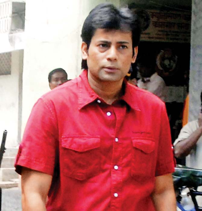 Abu Salem alongwith other co-accused intentionally exchanged the Maruti car with Maruti van with accused Riyaz Ahmed Siddique for transporting illicit arms and ammunition to Mumbai. After transporting the arms and ammunition to Bombay in the false cavities of  white colour Maruti van at the instance of absconding accused Aziz M. Bilakhia, Salem alongwith other co-accused Samir Hingora and Baba Musa Chauhan, delivered some of the arms and ammunition to co-accused Sanjay Dutt at his residence in the 2nd week of Jan 1993.