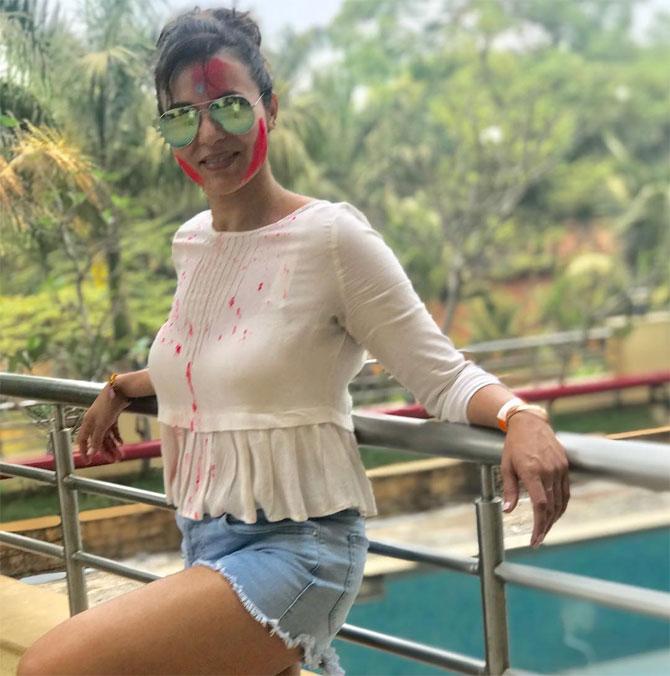 On her Instagram page, Anjali Hooda Sangwan captioned this image as: Happy Holi ! Only love nothing but love 