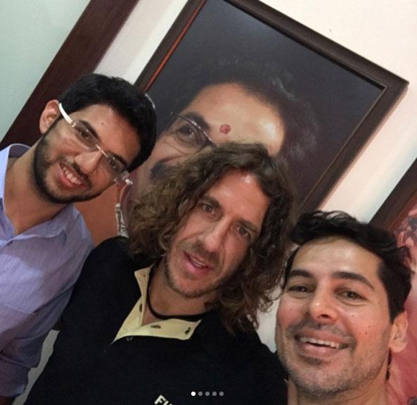 In 2017, Aaditya Thackeray won by the highest number of votes in the Mumbai District Football Association elections for the executive council. Aaditya Thackeray loves sports especially cricket and football. While heading the MDFA, he has transformed the football scenario in Mumbai In photo: Carles Puyol, the former football captain of Spain and FC Barcelona, was in Mumbai as part of a FIFA initiative to promote the upcoming U17 World Cup to be held in India