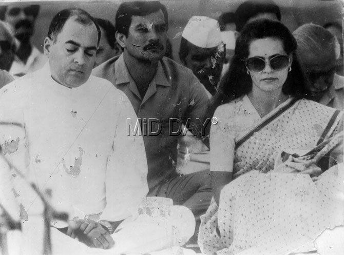 Rajiv Gandhi and Sonia Gandhi attend religious rituals on the death anniversary of Mahatma Gandhi in Rajghat