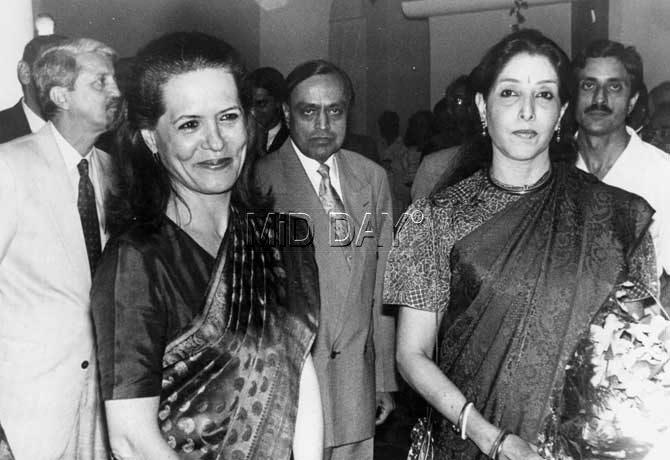 Sonia Gandhi with Hema Deora at Taj Hotel on December 20, 1995. Pic/Gajanan Ghurge