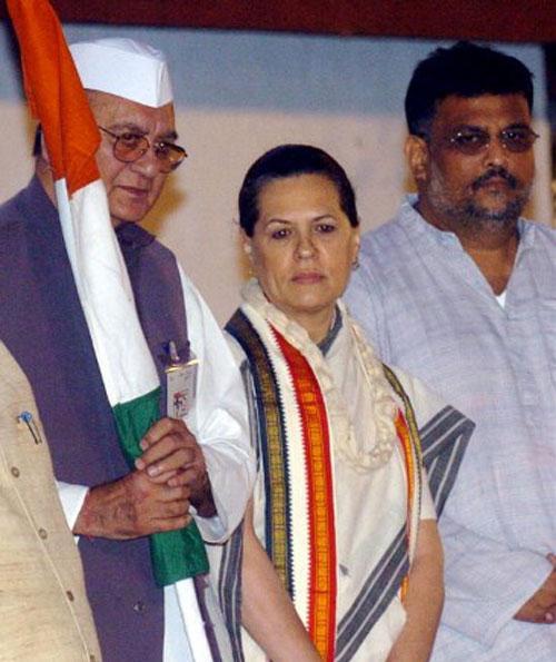 Sonia Gandhi, then sports minister Sunil Dutt (L) and Tushar Gandhi, great-grand son of Mahatma Gandhi attend a peace prayer at Sabarmati Asharm on the 75th anniversary of the famous Salt March (Dandhi March) in Ahmedabad, in Gujarat on 12 March 2005.