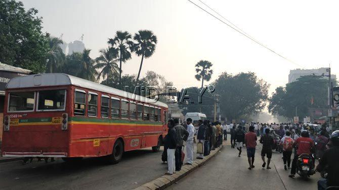 BEST buses were plying as people lined the streets at Lokhandwala complex in Kandivali. Pics/ Ram Shukla